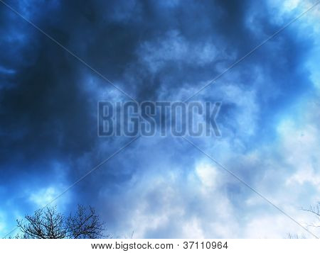 En tornado som storm sky danner.