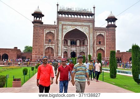 Agra, Uttar Pradesh, India, 9th August, 2018:   Indian Tourist Posing For Photograph Before The Famo