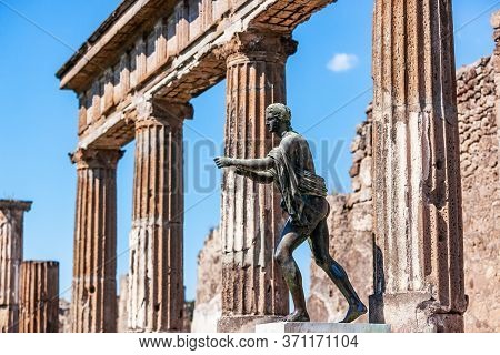 Pompeii, Naples, Italy. Ruins Of The Antique Temple Of Apollo With Bronze Apollo Statue.