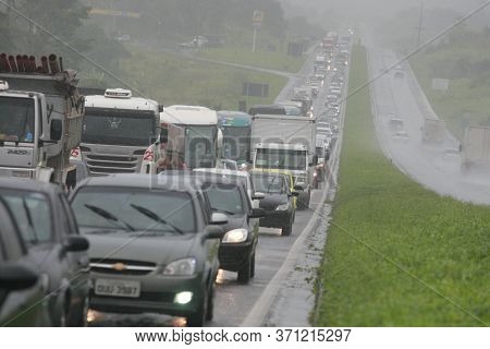 Salvador, Bahia / Brazil - June 25, 2015: Vehicles Are Seen In Traffic Jam On Highway Br 324, Due To