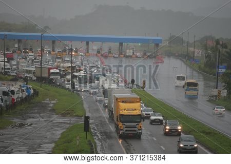Salvador, Bahia / Brazil - June 25, 2015: Vehicles Are Seen In Traffic Jam On Highway Br 324, Due To
