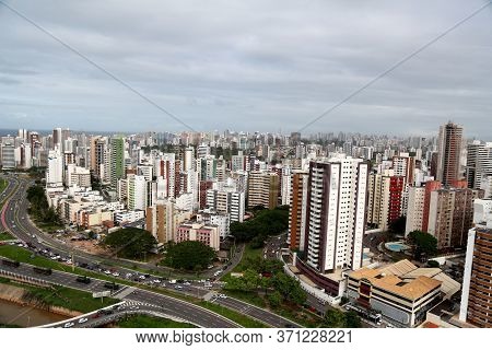 Salvador, Bahia / Brazil - May 22, 2015: Aerial View Of Avenida Magalhaes Neto In The Pituba Neighbo