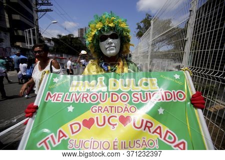 Salvador, Bahia / Brazil - October13, 2019: Devotees Arrive At Fonte Nova Arena In Salvador, For Mas