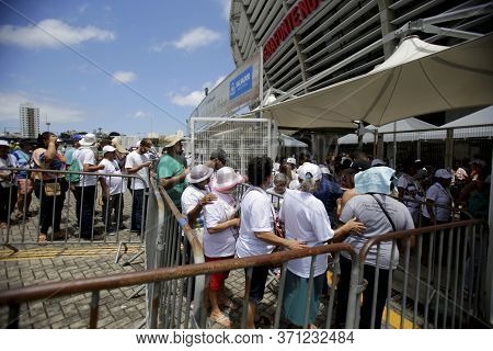 Salvador, Bahia / Brazil - October13, 2019: Devotees Arrive At Fonte Nova Arena In Salvador, For Mas