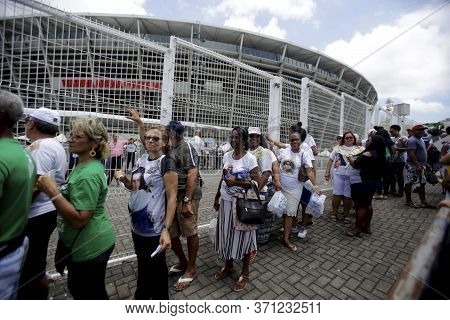 Salvador, Bahia / Brazil - October13, 2019: Devotees Arrive At Fonte Nova Arena In Salvador, For Mas