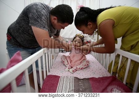 Simoes Filho, Bahia/brazil - September 27, 2017: Giliarde Vieira Silva, 25, Joenice Tavares, 24, And
