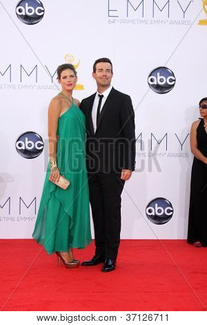 LOS ANGELES - 23 de setembro: Carson Daly chega 2012 Emmy Awards, no Nokia Theater, em 23 de setembro,