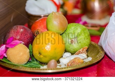Happy Diwali - Fruits In Plate For Diwali Pooja On Deepawali, Diwali Pooja Plate