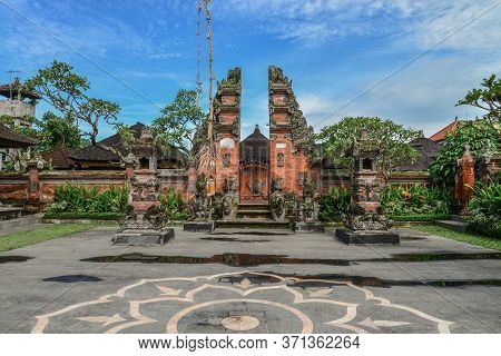 Pura Penataran Kloncing Temple At Sunny Day In Ubud, Bali, Indonesia