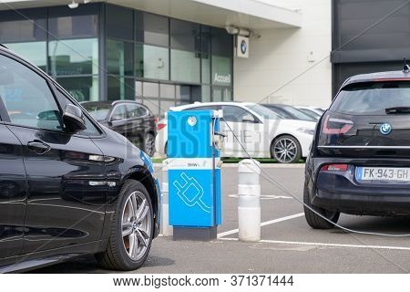 Bordeaux , Aquitaine / France - 10 30 2019 : I3 Bmw Electric Car Charging Batteries Dealership Stati