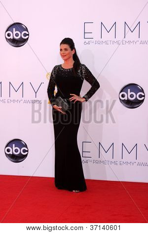 LOS ANGELES - SEP 23: Julia Ormond ankommer til 2012 Emmy Awards på Nokia Theater på September 23