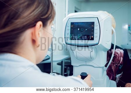 Consultation With An Ophthalmologist. Medical Equipment. Coreometry.