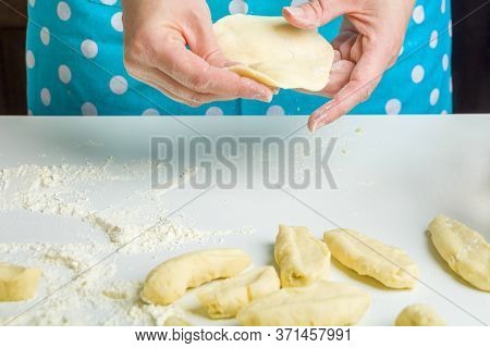 Cooking Vegetarian Dumplings With Mashed Potatoes (kreplach, Jewish Ravioli) In Home Kitchen. Step 8