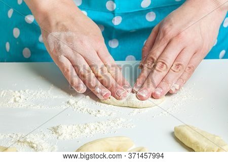 Cooking Vegetarian Dumplings With Mashed Potatoes (kreplach, Jewish Ravioli) In Home Kitchen. Step 8