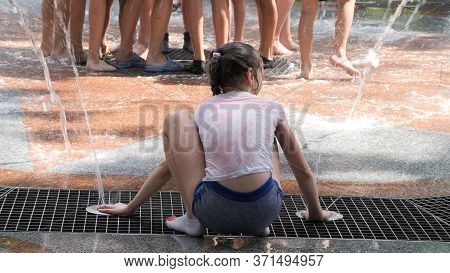 Gomel, Belarus - June 10, 2020: Children Bathe In A Fountain In The Park Gromyko