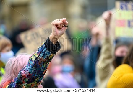 Richmond, North Yorkshire, Uk - June 14, 2020: A Elderly Woman's Hand Held High In Salute At A Black