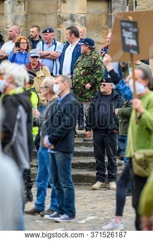 Richmond, North Yorkshire, Uk - June 14, 2020: Anti Blm Counter Protesters Gathered At The Base Of T