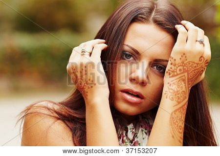 สาวมือทาสี Mehandi