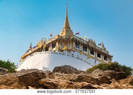 Wat Saket Temple During The Daytime With Sky Is Clear