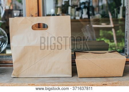 Brown Clear Empty Blank Craft Paper Bag And Kraft Corrugated Cardboard Box With Handle For Takeaway.