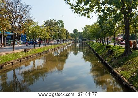 Chiang Mai Thailand-10 January 2020:chiang Mai Moat In The Songkran Festival, The Water In Pairs Is 