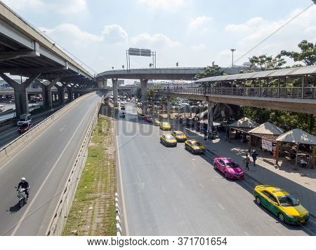 Vibhavadi-rangsit Road Bangkok Thailand-22 November 2018:vibhavadi Rangsit Road In Front Of Future P