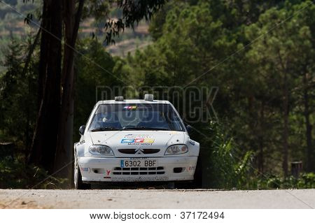Pombal, Portogallo - 22 settembre: Pedro Leal unità una Citroen Saxo durante il Rally Centro De Portogallo 20