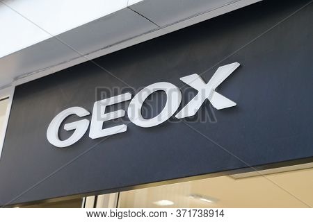 Bordeaux , Aquitaine / France - 01 15 2020 : Geox Shoes Store Shop Logo Italian Shoe And Clothing Br