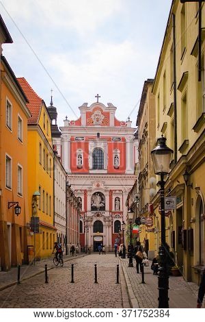 Poznan, Poland - May 05, 2015: Old Town Street Near Fara Poznanska Baroque Parish And Collegiate Chu