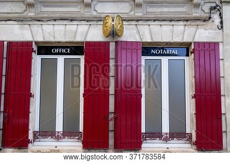 Bordeaux , Aquitaine / France - 06 06 2020 : Notaire French Sign Gold On Building Wall Notary Office