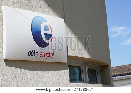 Bordeaux , Aquitaine / France - 05 05 2020 : Pole Emploi Sign Logo Building Government Agency Office