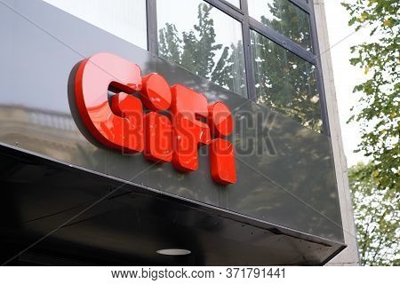 Bordeaux , Aquitaine / France - 10 28 2019 : Gifi Sign Store Logo Facade French Shop Company Low-cos