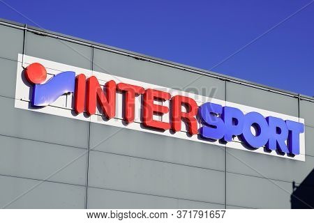 Bordeaux , Aquitaine / France - 01 18 2020 : Intersport Sporty Brand Sign Logo Sport Store Internati
