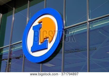 Bordeaux , Aquitaine / France - 11 13 2019 : Leclerc Logo Hypermarket Store Chains Foodstuffs E.lecl