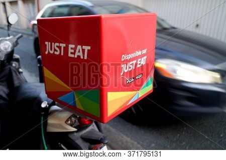 Bordeaux , Aquitaine / France -  01 04 2019 : Just Eat Sign Logo Food Restaurant Home Delivery Compa