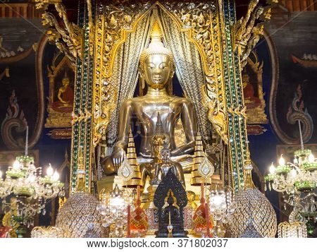 Wat Pathum Wanaram Ratchaworawihan Temple Bangkok Thailand-23 November 2018:it Is Also The Location 