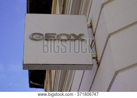Bordeaux , Aquitaine / France - 10 17 2019 : Sign Geox Store Shop Logo Italian Shoe And Clothing Bra