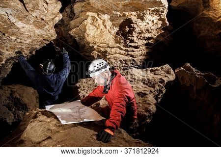Two Men, Strong Physique, Explore The Cave. Men Dressed In Special Clothes To Pass Through The Cave 