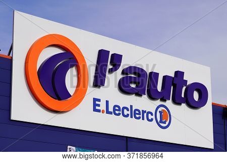 Bordeaux , Aquitaine / France - 11 07 2019 : Leclerc Hypermarket Chains E.leclerc French Store Autom