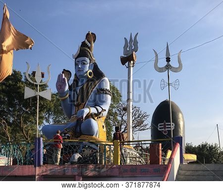 Gadarwara, Madhya Pradesh/india - December 28, 2018 : Huge Shiva Statue And Shivling, Damru Ghati