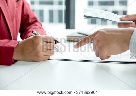 The Business Owner Personally Signed The Deal, Closing The Deal By Accepting Bribes. The Idea Of ​​c