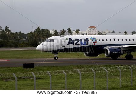 Salvador, Bahia / Brazil - June 14, 2018: Embraer Aircraft Of Azul Linhas Aereas Is Seen At Salvador