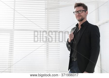 Side profile photo of a young handsome brunete realtor with bris