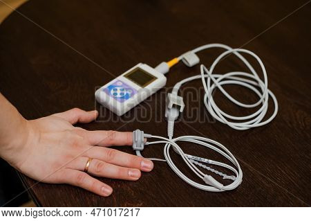 Man Using Pulse Oximeter Measures Oxygen Saturation Level, Health Care Monitoring Concept. Pulse Oxi