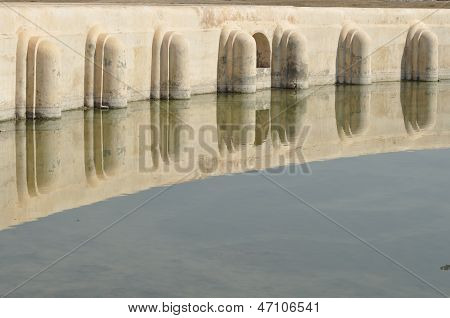 Aghlabids สระใน Kairouan ตูนิเซีย ทัวร์และคำ