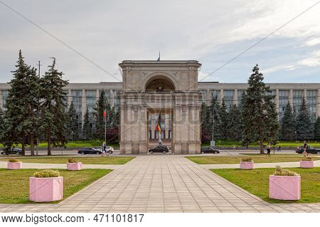 Chisinau, Moldova - June 26 2018: The Triumphal Arch Is A Monument Situated In Central Chişinău Next