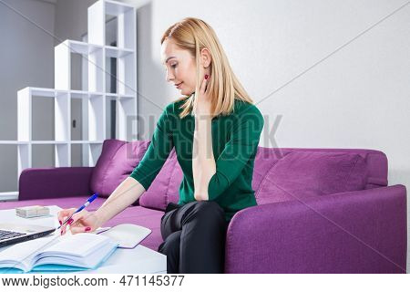 Business Woman Works In The Office. Iindependent Lady Who Studies From A Distance. Learning At Home.