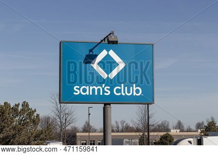 Greenwood - Circa February 2023: Sam's Club Warehouse. Sam's Club Is A Chain Of Membership Only Stor