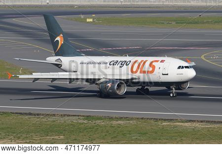 Istanbul, Turkiye - November 05, 2022: Uls Airlines Cargo Airbus A310-304f (622) Landing To Istanbul