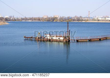 Large Industrial Pump For Pumping Sand From The Bottom Of The Lake.
